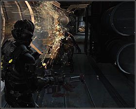 W dobrze poznany sposób spowolnij niezniszczalnego nekromorfa i szybko skieruj się w stronę drugiego wyjścia z pomieszczenia #1 - Rozdział 15 (1) | Opis przejścia gry Dead Space 2 - Dead Space 2 - poradnik do gry