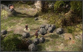 Stajemy przy kłodzie i czekamy, aż niedźwiedź rozwali przeszkodę - zaraz potem automatycznie wpadnie do pułapki - Rozdział 2 - Ruiny Ker Paravel (3) | Opis przejścia - Opowieści z Narnii: Książę Kaspian - poradnik do gry