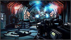 Podejdź nieco dalej (za zakręt) - na samym końcu korytarza jest dwóch Higów z wyrzutniami (trudno ich dostrzec, są na balkonach u góry) - Przechwycenie (2) | Opis przejścia Killzone 3 - Killzone 3 - poradnik do gry