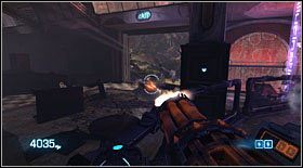 Po zabiciu mini bossa podnieś jego giwerę i za jej pomocą rozpraw się z kolejną falą napastników (jak również tą z oddali, czekającą na zewnątrz budynku) - Akt II - Rozdział 1 (1) | Opis przejścia Bulletstorm - Bulletstorm - poradnik do gry