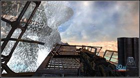 Na końcu drogi (już po zniszczeniu przy pomocy smyczy drugiego mocowania), dojdzie do krótkiego ataku wrogów, od których dzielić Cię będzie spory dystans (zjawi się nawet żyrokopter) - Akt III - Rozdział 2 | Opis przejścia Bulletstorm - Bulletstorm - poradnik do gry