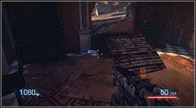 Butelka #8: po tym, jak idąc po dachach będziesz musiał kopnąć nogą blachę, aby odblokować wejście do budynku, znajdziesz się w bezpośrednim kontakcie z przedmiotem - Butelki (1) | Sekrety Bulletstorm - Bulletstorm - poradnik do gry