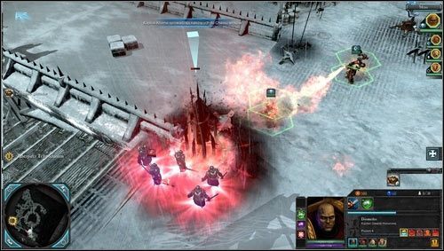 Pierwsze kroki skierujemy do nadajnika teleportacyjnego [M04 punkt 2], oprócz niego w okolicy znajduje się Kaplica chaosu, którą należy zniszczyć, w innym wypadku będzie nieustannie przyzywać nowe wrogie oddziały - 4 - Aurelia - Lodowa Kraina Minos (1) - Misje główne - Warhammer 40,000: Dawn of War II - Retribution - poradnik do gry