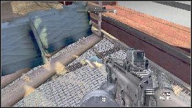 Po oczyszczeniu terenu podejdź do dwóch niebieskich bloków [1], przeskocz przez nie i podnieś leżący na ziemi wycinek informacyjny #60 [2] - Misja 7 - Most Golden Gate (2) | Opis przejścia Homefront - Homefront - poradnik do gry