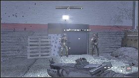 Kiedy to uczynisz i zaczniesz wracać do swoich kompanów zwróć uwagę na niebieski boks, który stoi na parkingu przy siatce - Misja 3 - Jedyna szansa (2) | Opis przejścia Homefront - Homefront - poradnik do gry