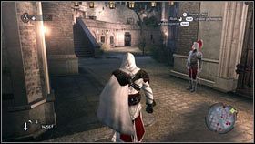 Po rozmowie z kurtyzanami [1] znajdziesz się w ogrodach pałacu, gdzie odbywa się wystawa obrazów [2] - Odzyskana sekwencja - Zaginięcie Leonarda (4) | DLC Assassins Creed Brotherhood - Assassins Creed: Brotherhood - poradnik do gry