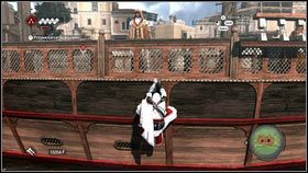 Trzymając się krawędzi pokładu [1] powinieneś zobaczyć dwóch mężczyzn, którzy co jakiś czas zatrzymują się przy balustradzie [2] - Odzyskana sekwencja - Zaginięcie Leonarda (3) | DLC Assassins Creed Brotherhood - Assassins Creed: Brotherhood - poradnik do gry