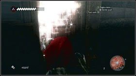 Gdy zginie, przeskocz na schody poniżej [1] i udaj się do wskazanych na mapie drzwi [2] - Sekwencja 8 - Borgia (1) | Opis przejścia Assassins Creed Brotherhood - Assassins Creed: Brotherhood - poradnik do gry