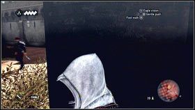 Kolejny będzie żołnierz patrolujący teren niedaleko drzewa [1] - Sekwencja 4 - Kryjówka Złodziei (1) | Opis przejścia AC Brotherhood - Assassins Creed: Brotherhood - poradnik do gry