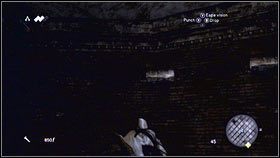 Idąc w prawo dojdziesz do kamiennej rzeźby, stojącej przez zakratowanym przejściem [1] - Sekwencja 2 - Legowisko bestii (4) | Opis przejścia AC Brotherhood - Assassins Creed: Brotherhood - poradnik do gry