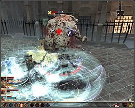 Musisz się bardzo pilnować, albowiem Orsino nie tylko będzie wykonywał sprawne ataki w walce wręcz, ale okazjonalnie będzie też korzystał z magii krwi, łapiąc przypadkowe osoby i wysysając z nich energię życiową #1 - Tego już za wiele (3) | Questy główne - Akt 3 | Solucja Dragon Age II - Dragon Age II - poradnik do gry