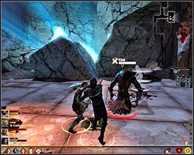 Proponuję wywabić kilka cieni do poprzedniego korytarza #1 lub do pomieszczenia z ołtarzem, dzięki czemu nie będziesz musiał z nimi wszystkimi jednocześnie walczyć - Wyprawa na Głębokie Ścieżki (3) | Questy główne - Akt 1 | Solucja Dragon Age II - Dragon Age II - poradnik do gry