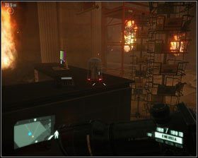 Kiedy wkroczysz do płonącego budynku biblioteki, od razu podejdź do szerokiego biurka, znajdującego się dokładnie na wprost głównego wejścia - Pamiątki z Nowego Jorku (2) | Znajdźki w Crysis 2 - Crysis 2 - poradnik do gry