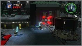 W hangarze rozpraw się z rywalami, a potem skieruj się w górny, prawy narożnik lokacji, gdzie z rozsypanych na ziemi klocków stwórz części generatora [1] - Generał Grievous (7) | Tryb fabularny | LEGO Star Wars III The Clone Wars - LEGO Star Wars III: The Clone Wars - poradnik do gry