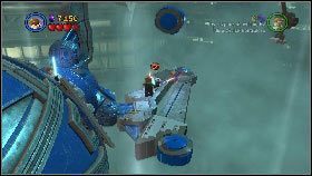 Następnie szybko do niej doskakuj [1] i zadawaj ciosy mieczem świetlnym [2] - Asajj Ventress (1) | Tryb fabularny | LEGO Star Wars III The Clone Wars - LEGO Star Wars III: The Clone Wars - poradnik do gry