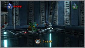 Po drugiej stronie jest długi balkon [1],a na jego przeciwnym końcu ukrył się poszukiwany droid [2] - Misje łowców nagród (1) | Etapy specjalne | LEGO Star Wars III The Clone Wars - LEGO Star Wars III: The Clone Wars - poradnik do gry