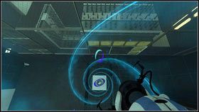 Gdy pudło znajdzie się obok źródła tunelu, niech chudszy robot zejdzie z podestu - Rozdział 4 - Świetlna bariera (3) | Tryb współpracy Portal 2 - Portal 2 - poradnik do gry