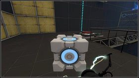 Tunel zabierze wtedy pomarańczowego do miejsca, w którym leży skrzynka [1] - Rozdział 4 - Świetlna bariera (1) | Tryb współpracy Portal 2 - Portal 2 - poradnik do gry