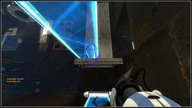 W tym pokoju błękitny portal powinien zostać postawiony na końcu niebieskiego mostu [1], a granatowy na ścianie naprzeciwko [2] - Rozdział 3 - Świetlna bariera (3) | Tryb współpracy Portal 2 - Portal 2 - poradnik do gry