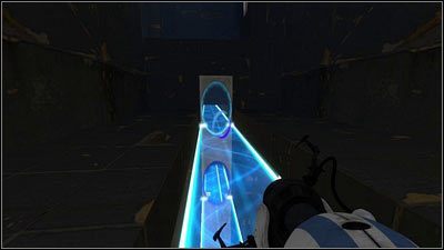 W następnym pomieszczeniu niech jeden z graczy stworzy błękitny portal na końcu niebieskiego mostu, a granatowy na białej powierzchni na dole - Rozdział 3 - Świetlna bariera (2) | Tryb współpracy Portal 2 - Portal 2 - poradnik do gry