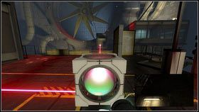 W tym czasie niebieski powinien postawić jedną dziurę na filarze naprzeciwko dużej turbiny [1], a drugą zostawić na dole za krawędzią - Rozdział 2 - Masa i prędkość (3) | Tryb współpracy Portal 2 - Portal 2 - poradnik do gry