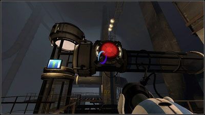 Aktywuje w ten sposób czerwony podest, a chwilę później w rurze pojawi się skrzynka - Rozdział 2 - Masa i prędkość (3) | Tryb współpracy Portal 2 - Portal 2 - poradnik do gry