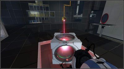 Niebieski robot musi teraz skierować laser w przełącznik po lewej i wejść do dziury - Rozdział 1 - Tworzenie zespołu (3) | Tryb współpracy Portal 2 - Portal 2 - poradnik do gry