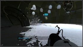 Na początku schowaj się za białą rurą [1] i poczekaj, aż przeciwnik ją wysadzi bombami [2] - Rozdział 9 - Teraz musi Cię zabić (3) | Opis przejścia Portal 2 - Portal 2 - poradnik do gry