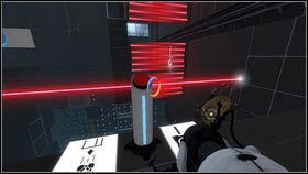 Po dostaniu się na miejsce, ustaw platformę na środku bariery, a następnie wyłącz blokadę [1] - Rozdział 8 - Swędzenie (5) | Opis przejścia Portal 2 - Portal 2 - poradnik do gry