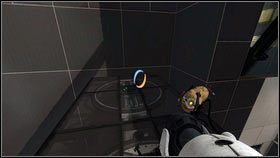 Przedmiot wzleci do góry aktywując czerwony podest [1] i obniżając platformę za twoimi plecami [2] - Rozdział 8 - Swędzenie (4) | Opis przejścia Portal 2 - Portal 2 - poradnik do gry