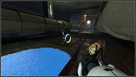 Gdy skończysz, przenieś pomarańczowy portal nad niebieski, rozpędź się i wskocz do środka [1] - Rozdział 7 - Ponowne spotkanie (4) | Opis przejścia Portal 2 - Portal 2 - poradnik do gry