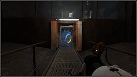 Gdy wylecisz w powietrze, błyskawicznie wystrzel niebieski portal w posadzkę za kratą [1] - Rozdział 7 - Ponowne spotkanie (4) | Opis przejścia Portal 2 - Portal 2 - poradnik do gry