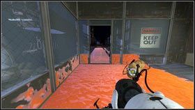 Za barierą znajdziesz ubrudzony pomarańczowym żelem korytarz [1] - Rozdział 7 - Ponowne spotkanie (3) | Opis przejścia Portal 2 - Portal 2 - poradnik do gry