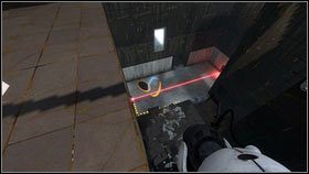 Następne co musisz zrobić, to umieścić jedną dziurę na platformie po prawej [1], a drugą na posadce w dole [2] - Rozdział 2 - Zimny start (3) | Opis przejścia Portal 2 - Portal 2 - poradnik do gry