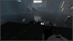 Jeżeli skrzynka nie trafi w podest, skocz za nią i ustaw ją w odpowiednim miejscu [1] - Rozdział 2 - Zimny start (2) | Opis przejścia Portal 2 - Portal 2 - poradnik do gry