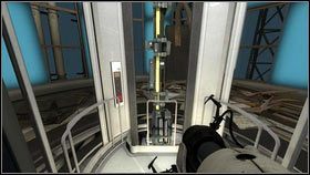 Wystarczy, że położysz przedmiot na czerwonym podeście [1], a będziesz mógł dostać się na kolejny poziom [2] - Rozdział 2 - Zimny start (2) | Opis przejścia Portal 2 - Portal 2 - poradnik do gry