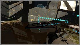 Na początku stwórz jeden portal na posadzce, w miejscu gdzie trafia laser [1], a następnie stań na platformie po drugiej stronie pomieszczeni [2] - Rozdział 2 - Zimny start (1) | Opis przejścia Portal 2 - Portal 2 - poradnik do gry