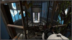 Możesz teraz przejść przez kolejną barierę [1] i użyć windy [2] - Rozdział 1 - Komunikat (3) | Opis przejścia Portal 2 - Portal 2 - poradnik do gry