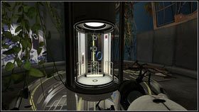 Idąc prosto przez pobliskie drzwi [1] dostaniesz się do kolejnej windy, która zabierze cię na niższy poziom [2] - Rozdział 1 - Komunikat (2) | Opis przejścia Portal 2 - Portal 2 - poradnik do gry