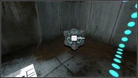 Z prawej strony do pokoju wpadnie mała szara skrzynka [1] - Rozdział 1 - Komunikat (1) | Opis przejścia Portal 2 - Portal 2 - poradnik do gry