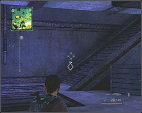 W miejscu gdzie znajdować się będzie ściana głównego kompleksu ukryj się za skrzyniami (wskazanymi przez grę), odczekaj moment, poczym rusz w stronę wejścia do budynku (może być konieczne rzucenie łuską, aby odwrócić uwagę wrogów) - Revelation | Opis przejścia SOCOM Polskie Siły Specjalne - SOCOM: Polskie Siły Specjalne - poradnik do gry