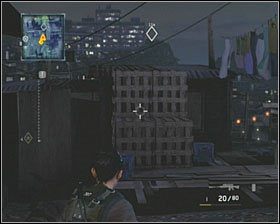 Wejdź po drewnianych schodach na taras, a z niego - pokonując oświetlone przejście, wcześniej pilnowane przez strażnika - skieruj się w stronę skrzyń prowadzących na kolejne dachy [Intel #2] - Safehouse | Opis przejścia SOCOM Polskie Siły Specjalne - SOCOM: Polskie Siły Specjalne - poradnik do gry