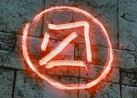 Runa Nieba (to zamknięta w równoległoboku linia lub jak wolą niektórzy zaciśnięte usta) - Zlecenie na gargulce | Akt 3 - zadania poboczne | Wiedźmin 2 Zabójcy Królów - Wiedźmin 2: Zabójcy Królów - poradnik do gry