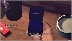 Zaczekaj aż gra dokona przybliżenia obrazu i zdecyduj się na zbadanie niewielkiego pudełeczka #1 - Case 8 - The Red Lipstick Murder (2) | Główne śledztwa w LA Noire - L.A. Noire - poradnik do gry