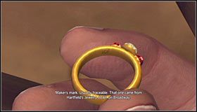 Zaczekaj aż kamera zmieni swoją pozycję, ukazując leżące na blacie pierścionki - Case 12 - The Studio Secretary Murder (1) | Główne śledztwa w LA Noire - L.A. Noire - poradnik do gry