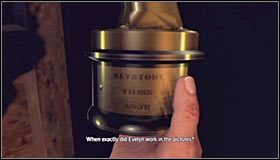 Eksplorację tego miejsca rozpocznij od zbadania przedmiotów leżących przy dużych skrzyniach #1 - Case 12 - The Studio Secretary Murder (2) | Główne śledztwa w LA Noire - L.A. Noire - poradnik do gry