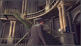 Zacznij od odbycia krótkiej rozmowy z tutejszym strażnikiem #1, który udzieli Wam krótkiej instrukcji odnośnie sposobu dotarcia do żyrandolu - Case 13 - The Quarter Moon Murders (1) | Główne śledztwa w LA Noire - L.A. Noire - poradnik do gry