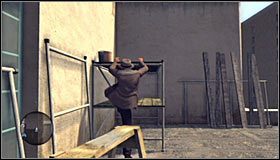 Na początek podejdź do pionowej rurki #1 i skorzystaj z niej w celu przedostania się na jedną z niżej położonych partii dachu - Case 13 - The Quarter Moon Murders (2) | Główne śledztwa w LA Noire - L.A. Noire - poradnik do gry
