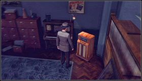 Zacznij od zbadania obiektu znajdującego się za plecami Jonesa #1, odnajdując częściowo zerwaną naklejkę - Case 14 - The Black Caesar (2) | Główne śledztwa w LA Noire - L.A. Noire - poradnik do gry