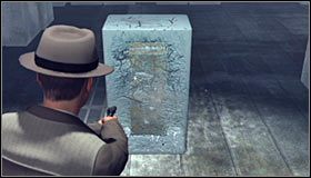 Po wejściu do chłodni zbadaj pozostawiony w jej centralnej części blok lodu #1 - Case 14 - The Black Caesar (4) | Główne śledztwa w LA Noire - L.A. Noire - poradnik do gry